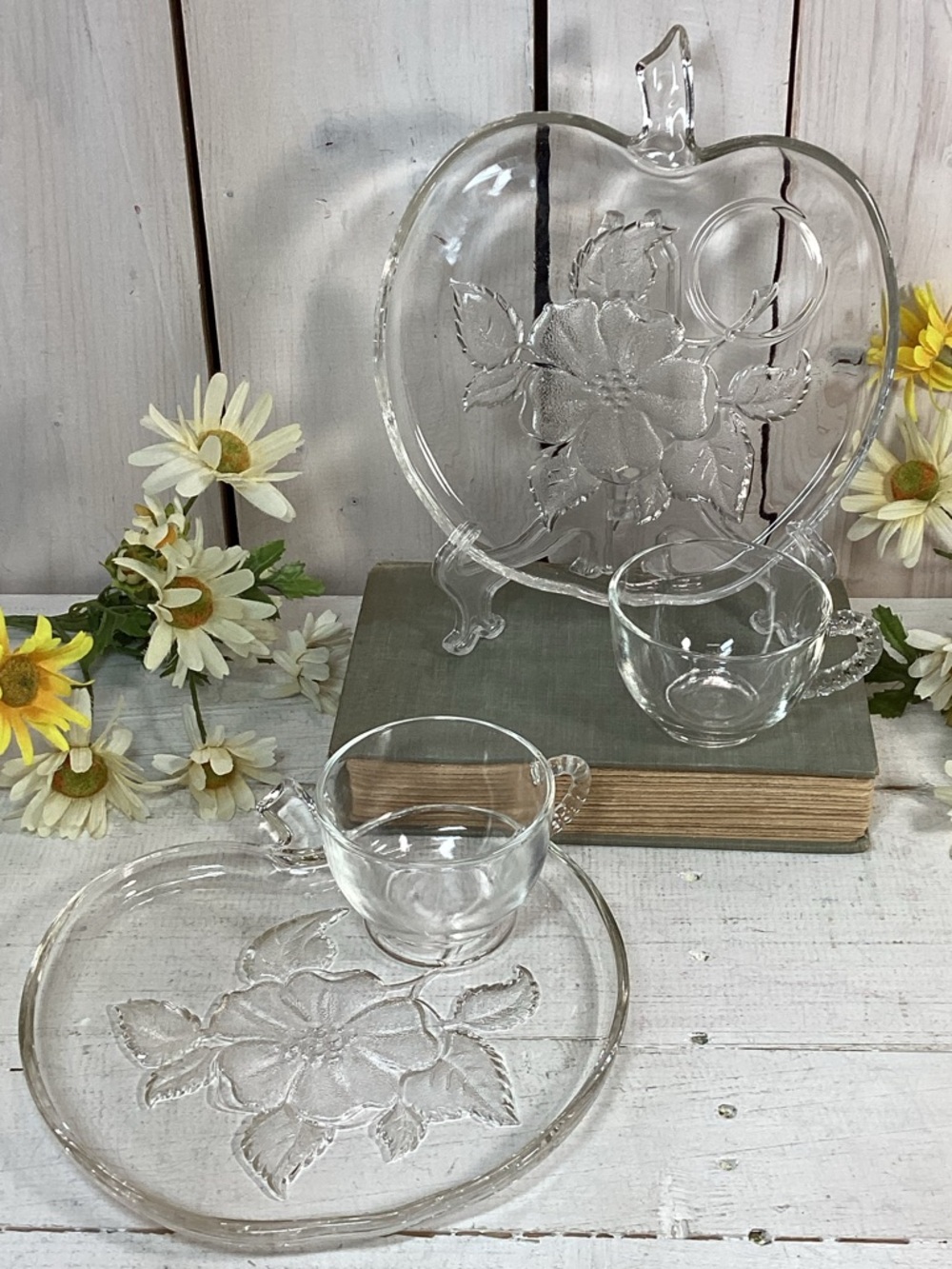 Glass Pair Vintage Hazel Atlas Apple Snack Luncheon Plates and Cups
